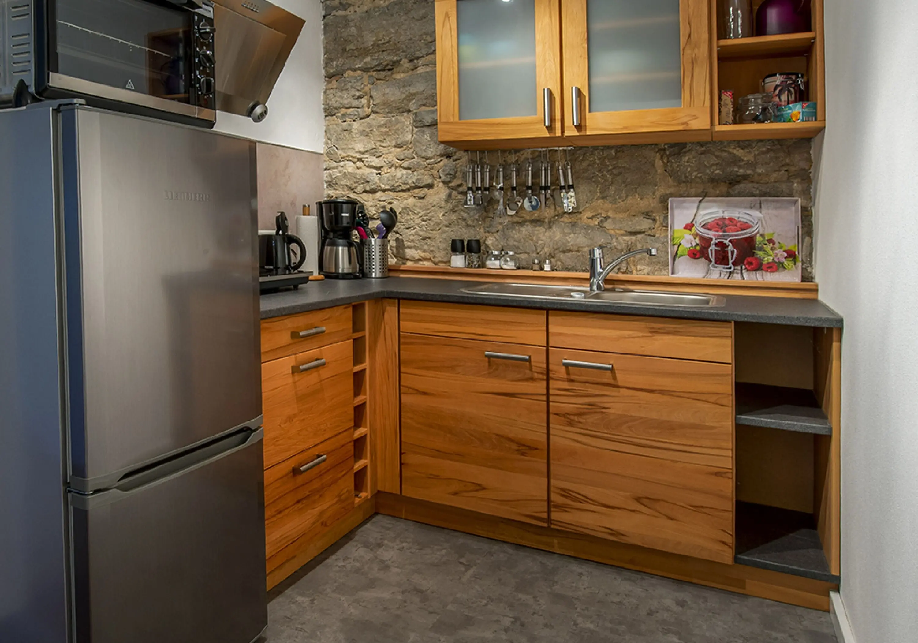 10Min zur A6,ruhige Lage, für Urlauber, Berufsreisende, Monteure, zw. Schwäbisch Hall und Künzelsau - Immobilienfoto 2