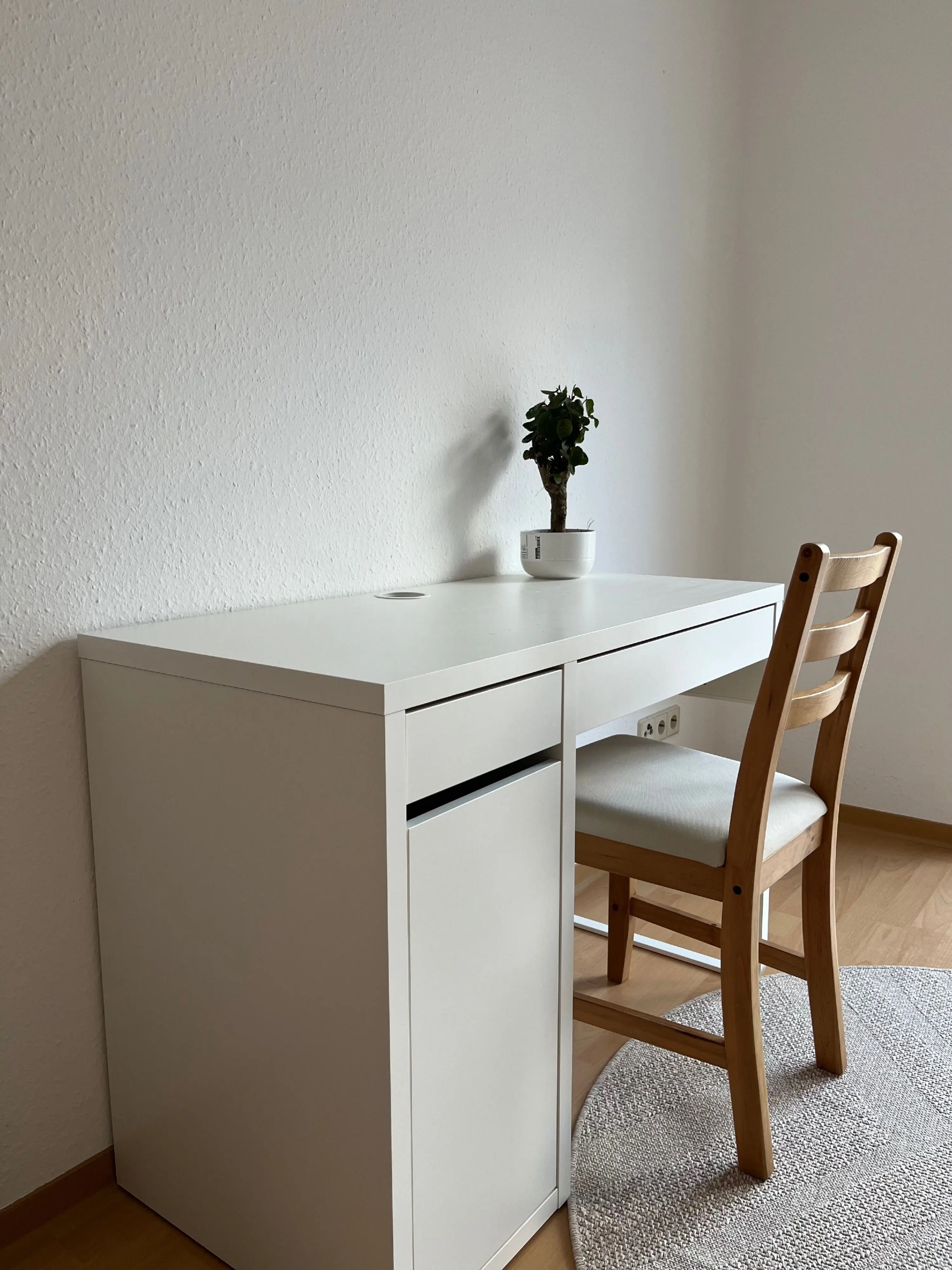 Tágas, jól felszerelt apartman nagy erkéllyel. - ingatlan fénykép 3