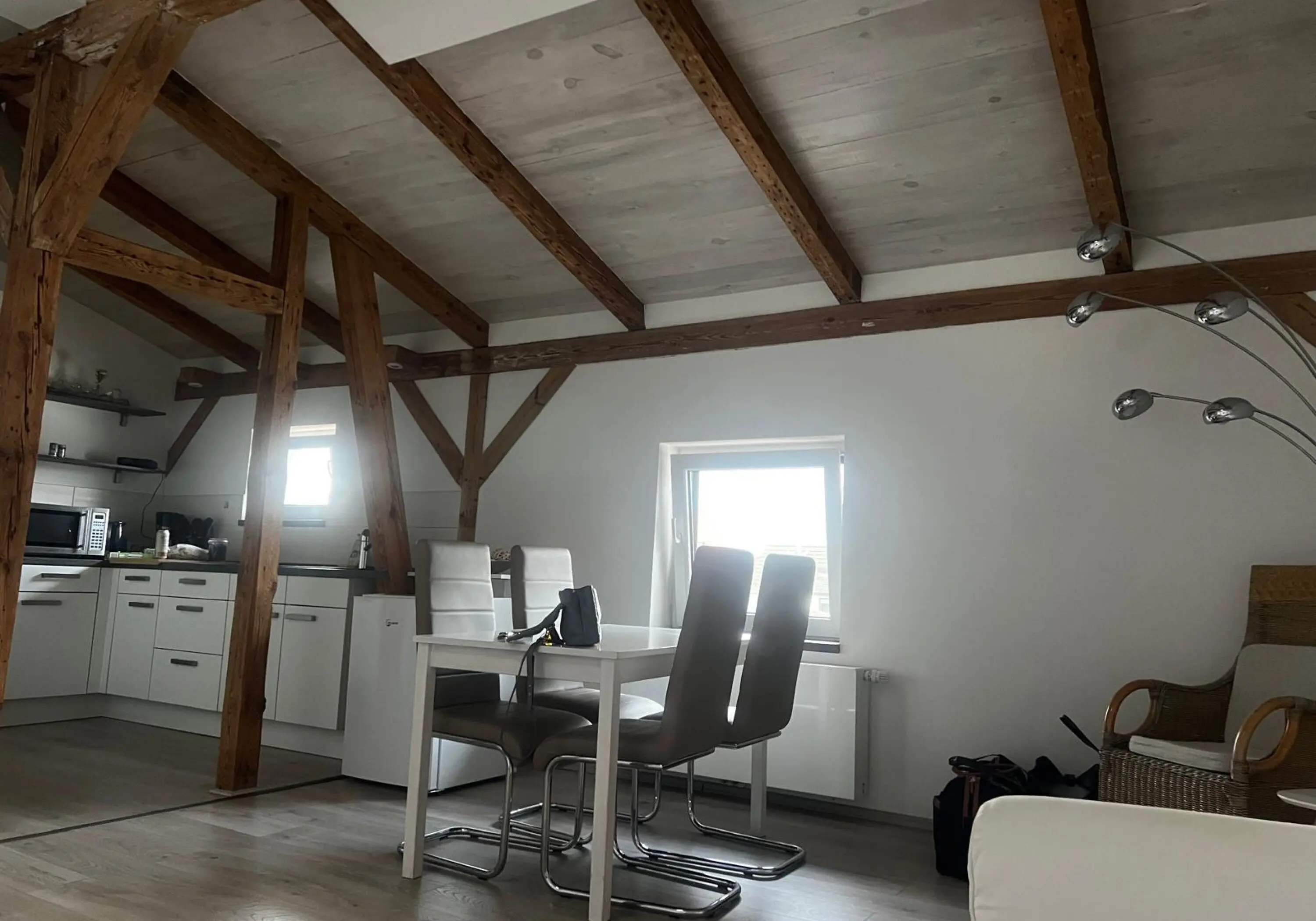 Lepo in dobro vzdrževana z obsežno opremo in povezavo . - fotografija nepremičnine 2