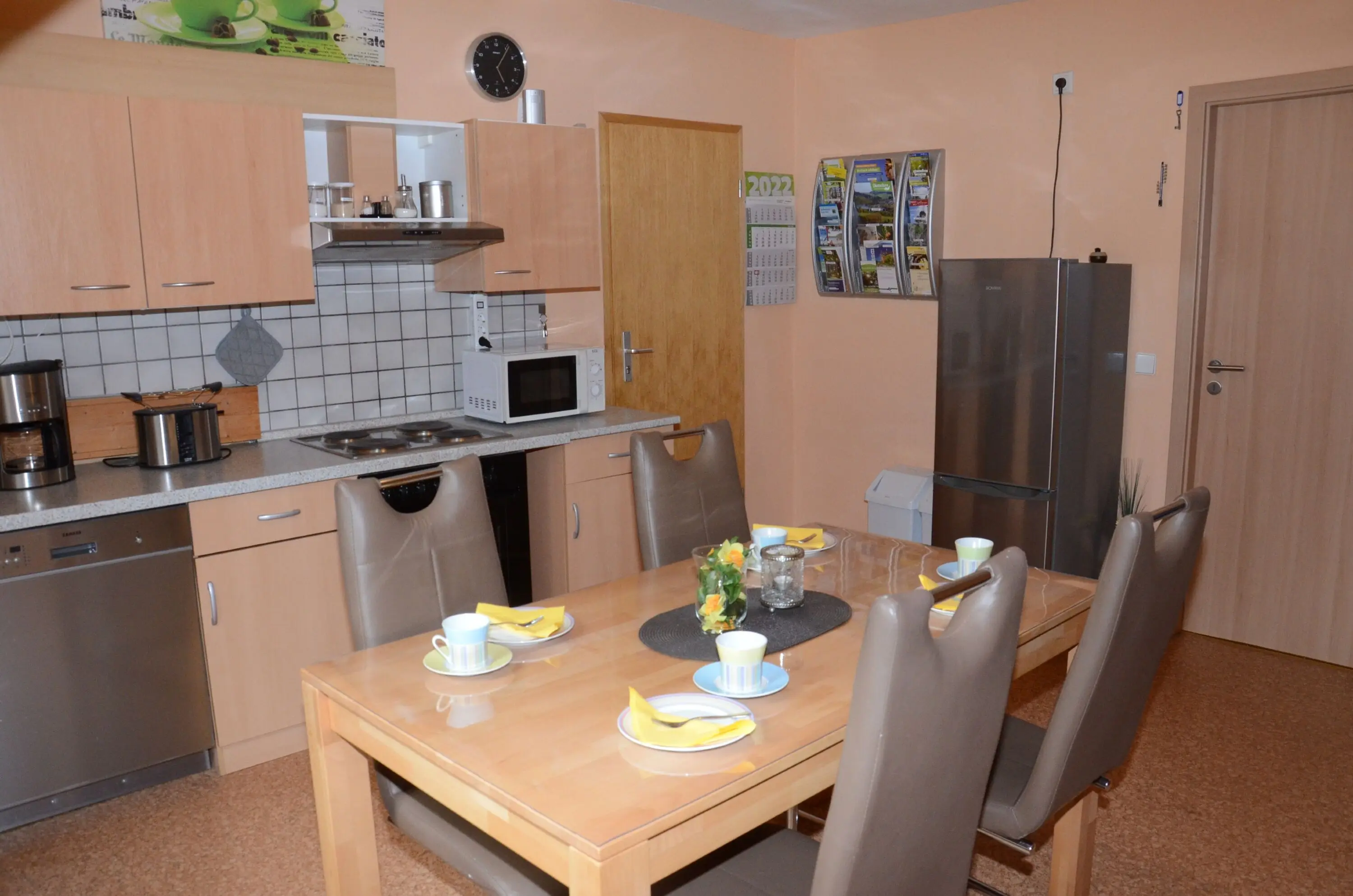 Wohnung für 1-3 Personen, 2 ZKB in Vollausstattung
Monteure und Kurzzeitvermietung sehr willkommen - Immobilienfoto 2