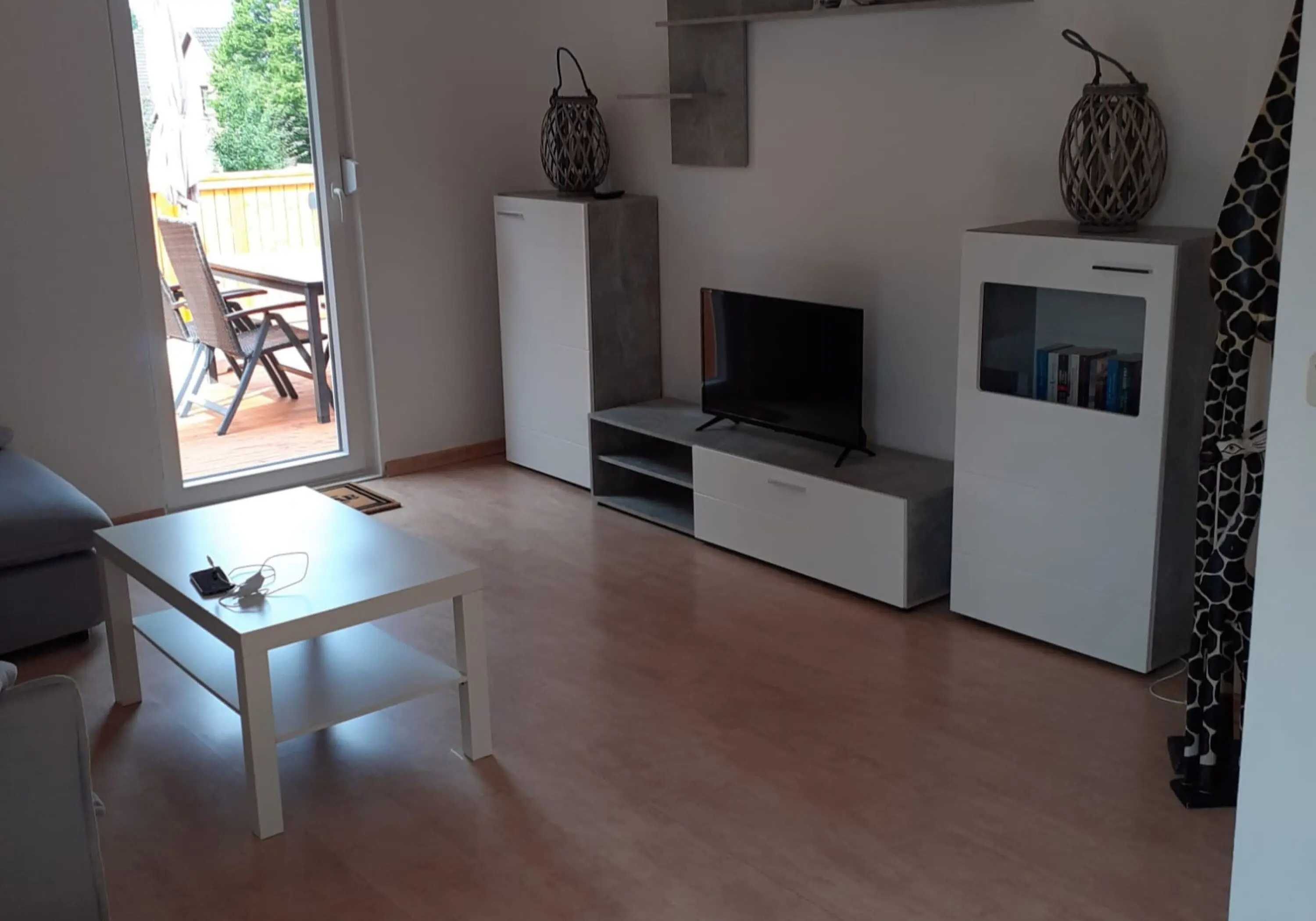 bis 6 Pers., gr. Balkon, Wohnzimmer, Küche, 3 Schlafzimmer - neue Boxspringbetten - Immobilienfoto 3