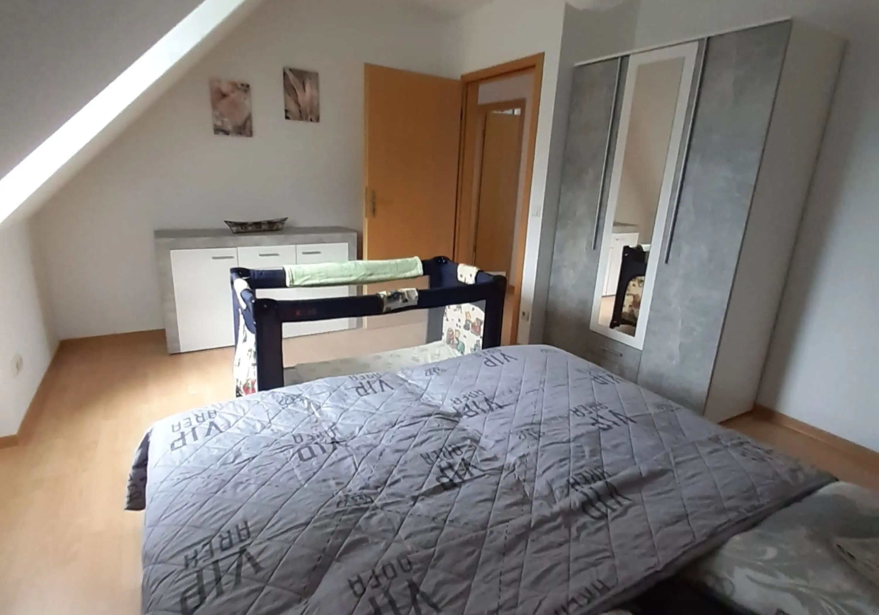 bis 6 Pers., gr. Balkon, Wohnzimmer, Küche, 3 Schlafzimmer - neue Boxspringbetten - Immobilienfoto 4