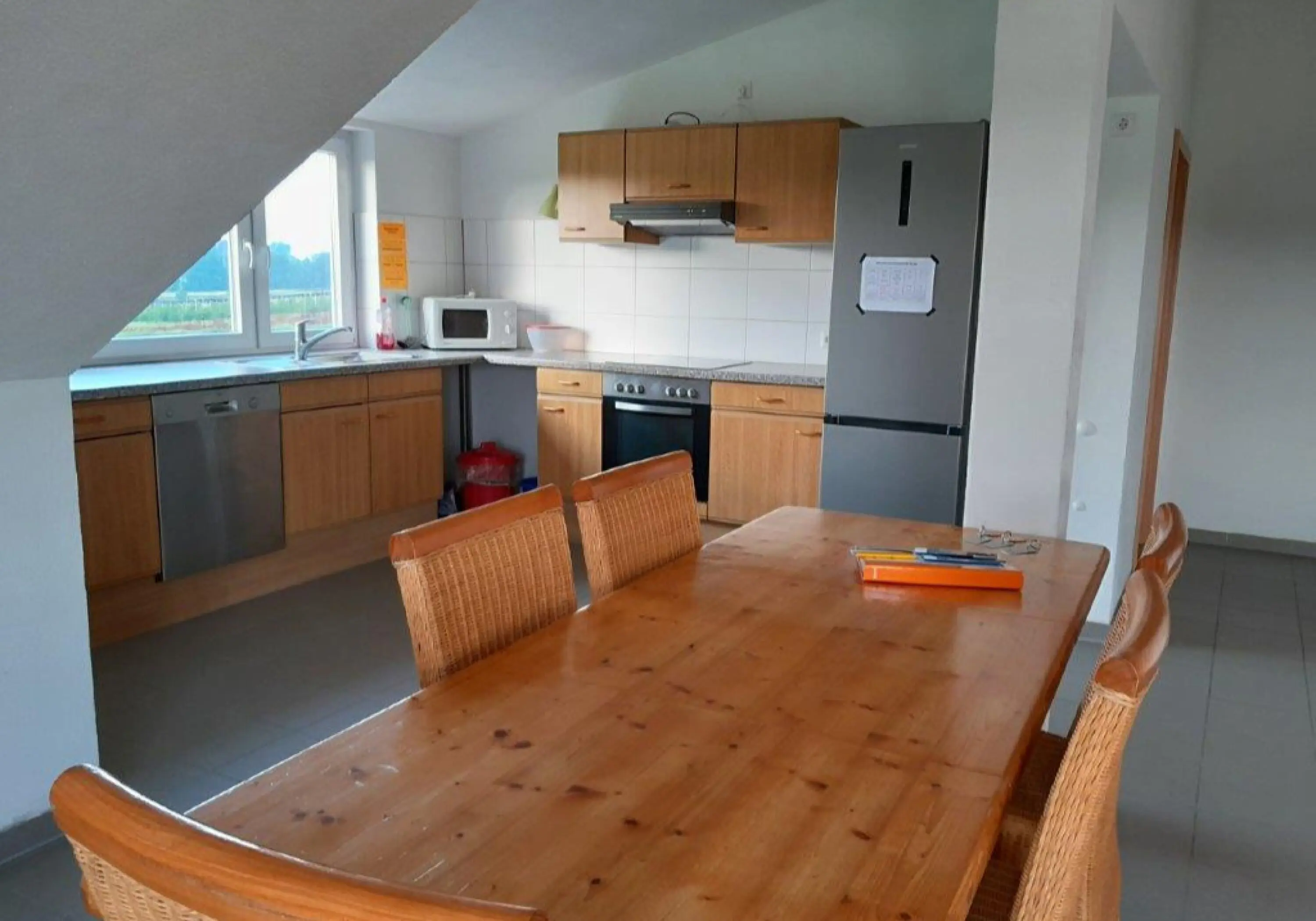 Very quiet location - free parking at the house - weekly rental or cheap monthly rental - property photo 3