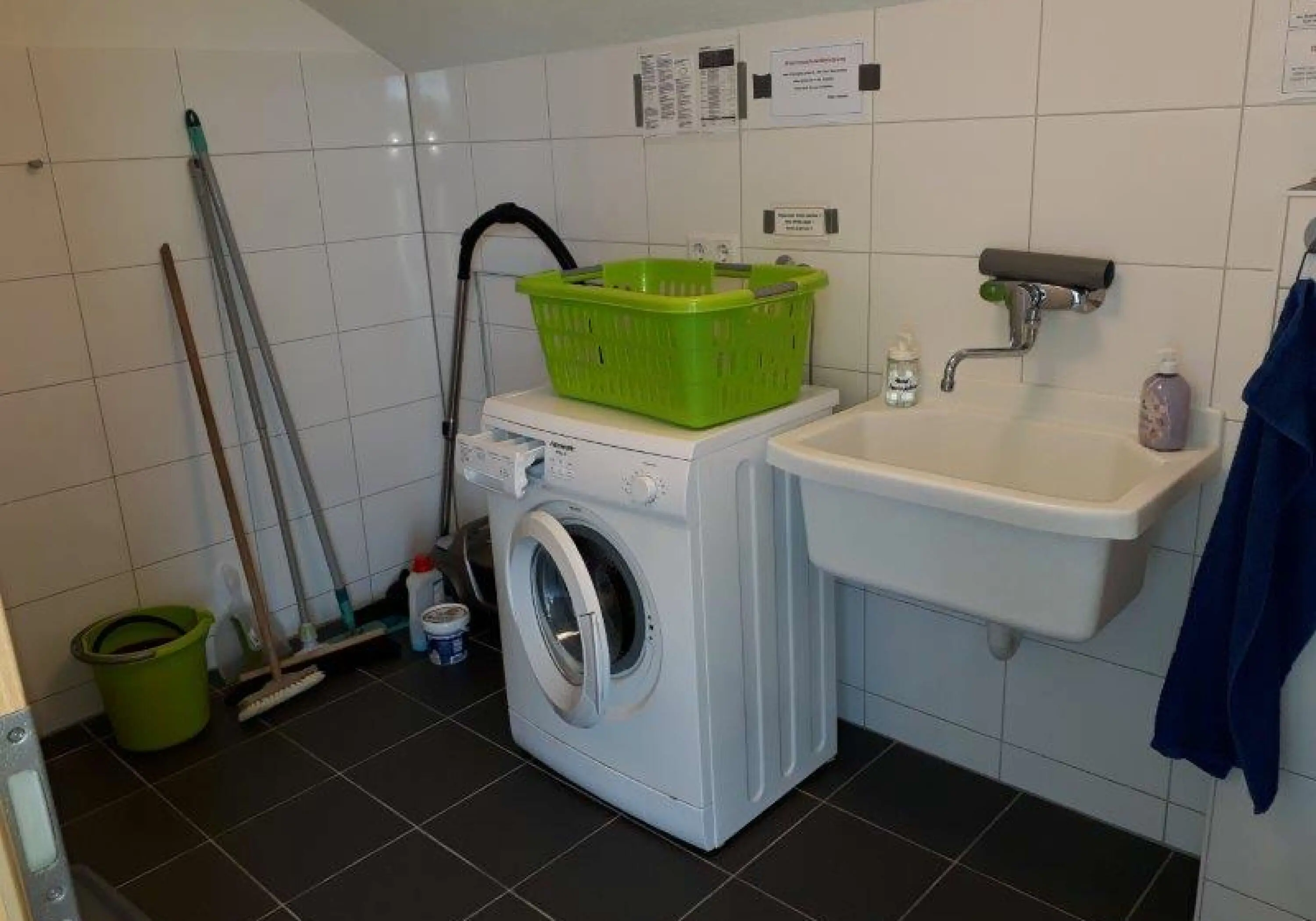 Very quiet location - free parking at the house - weekly rental or cheap monthly rental - property photo 4