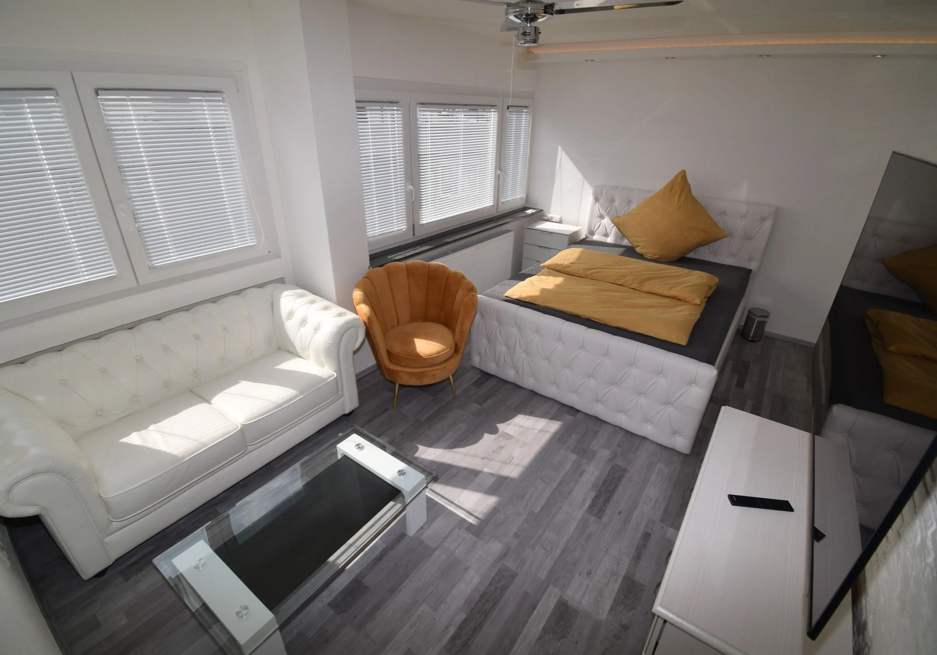 Schönes Apartment mitten in der Innenstadt von Friedrichshafen mit Seesicht aus dem 7 Obergeschoss. - Immobilienfoto 2