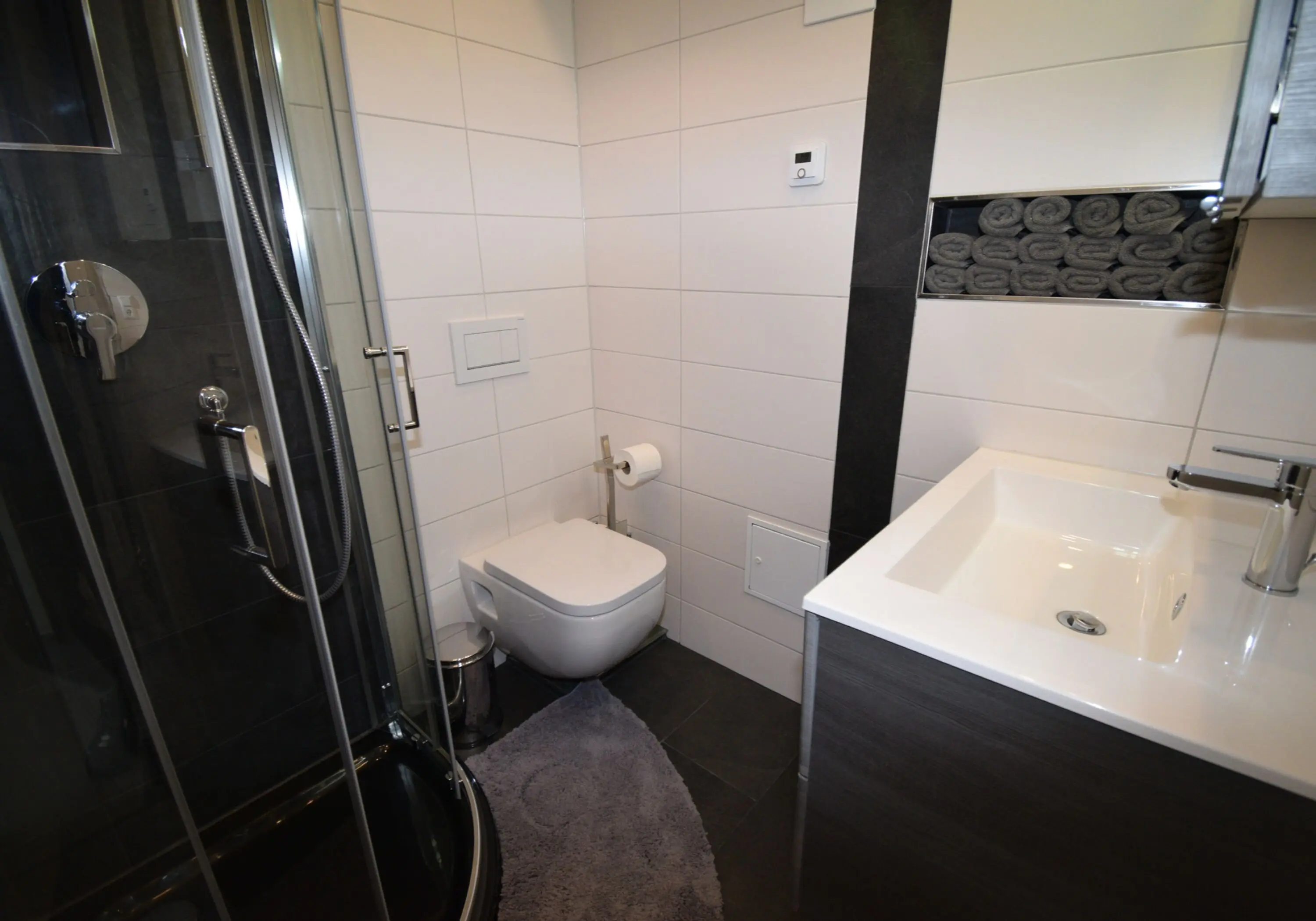 Schönes Apartment mitten in der Innenstadt von Friedrichshafen mit Seesicht aus dem 7 Obergeschoss. - Immobilienfoto 3