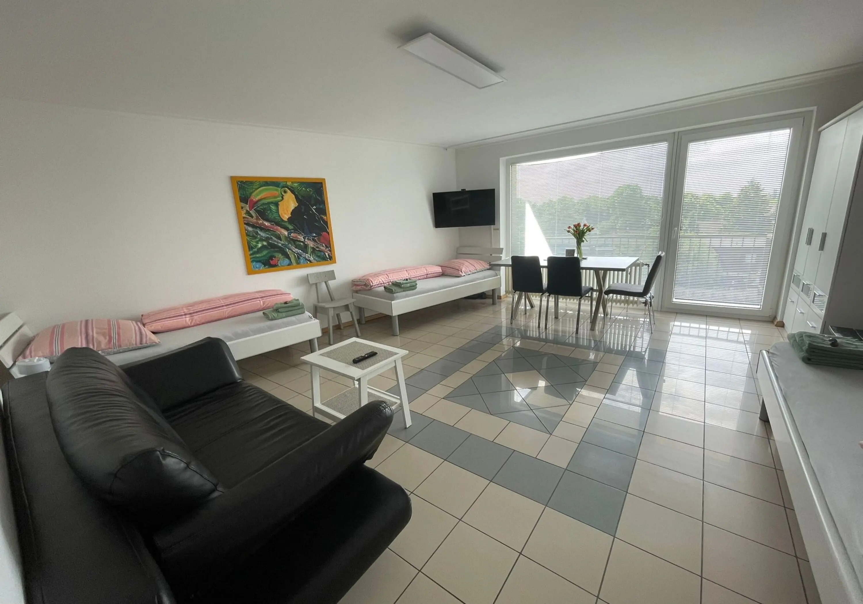 Beautiful cozy apartment directly near the Messe Düsseldorf. Central. Good transport - property photo 1