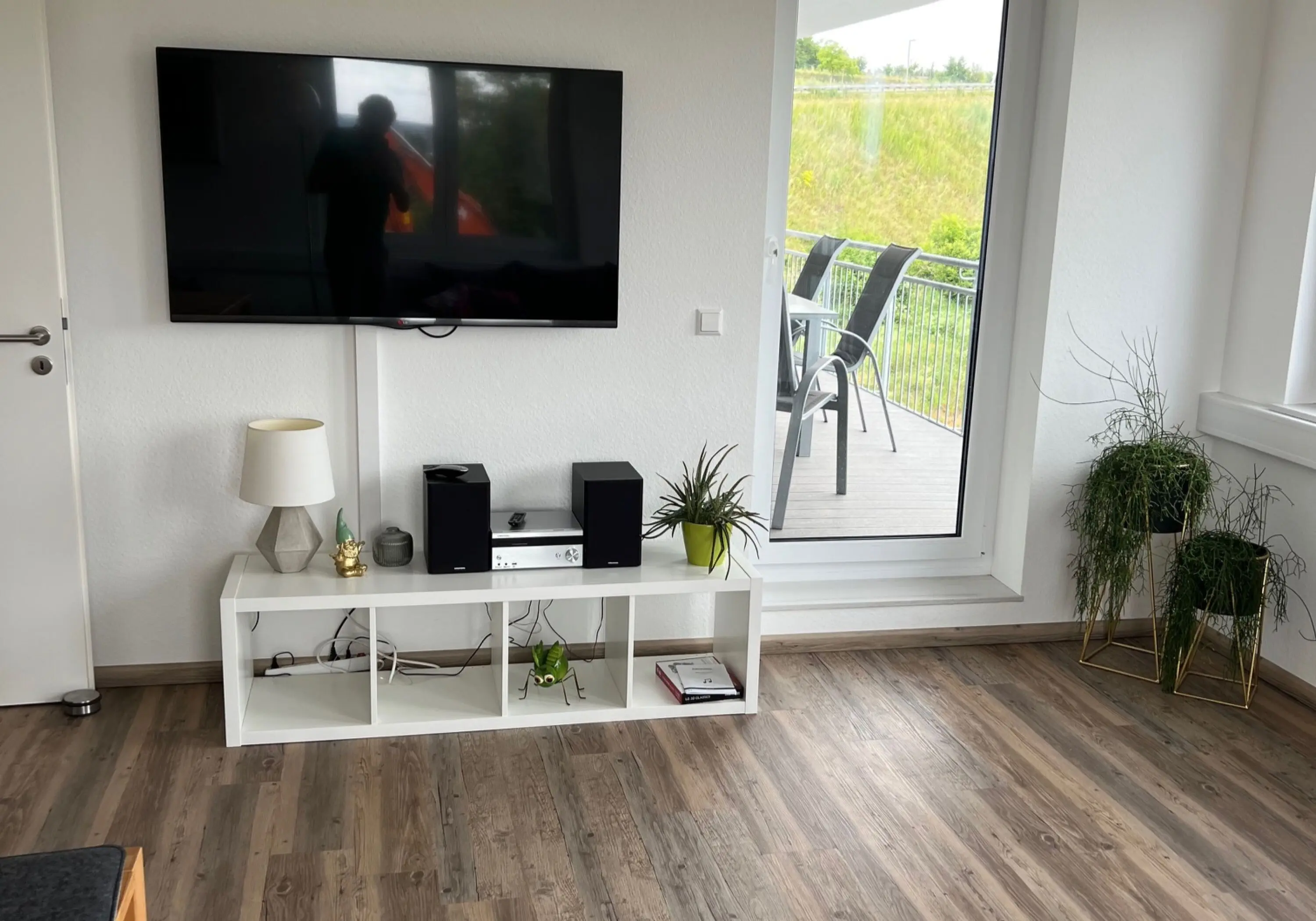 2 toilettes, douche, loggia, cuisine entièrement équipée, pots, 1 fois par semaine ménage femme - photo de propriété 3