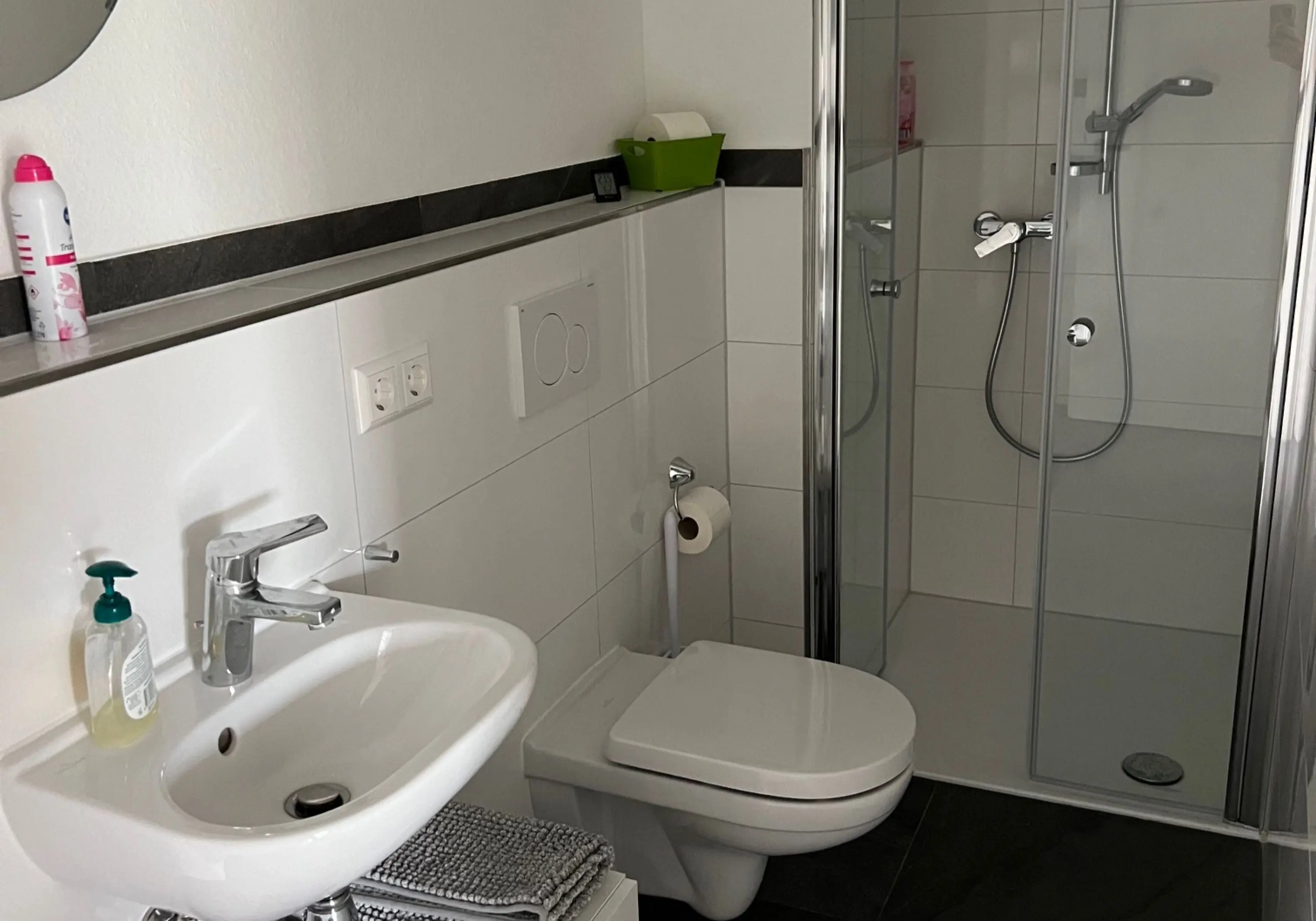 2 toilettes, douche, loggia, cuisine entièrement équipée, pots, 1 fois par semaine ménage femme - photo de propriété 4