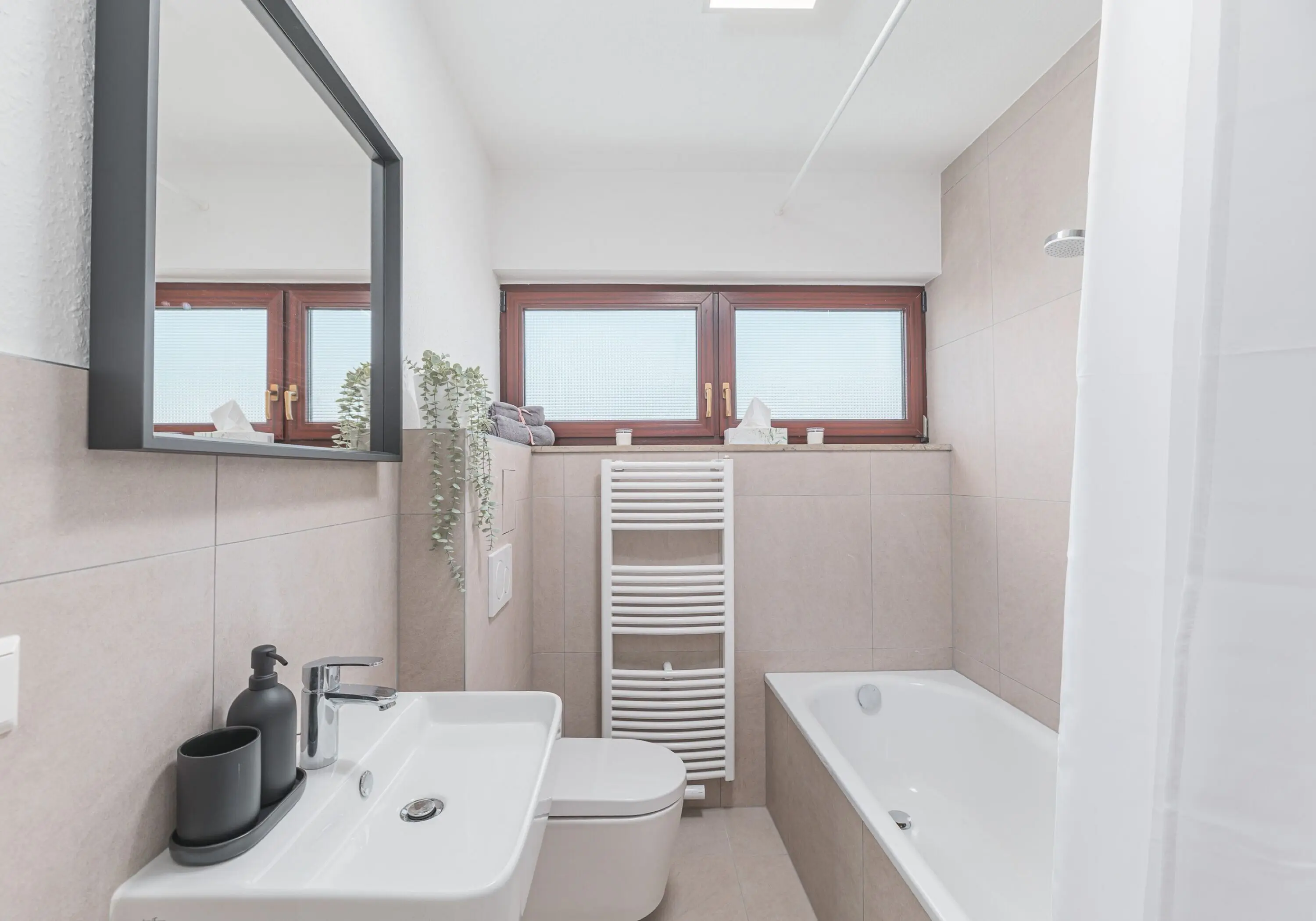 Fewo mit Bad, Küche, WLAN, Waschmaschine, Balkon, TV - Immobilienfoto 2