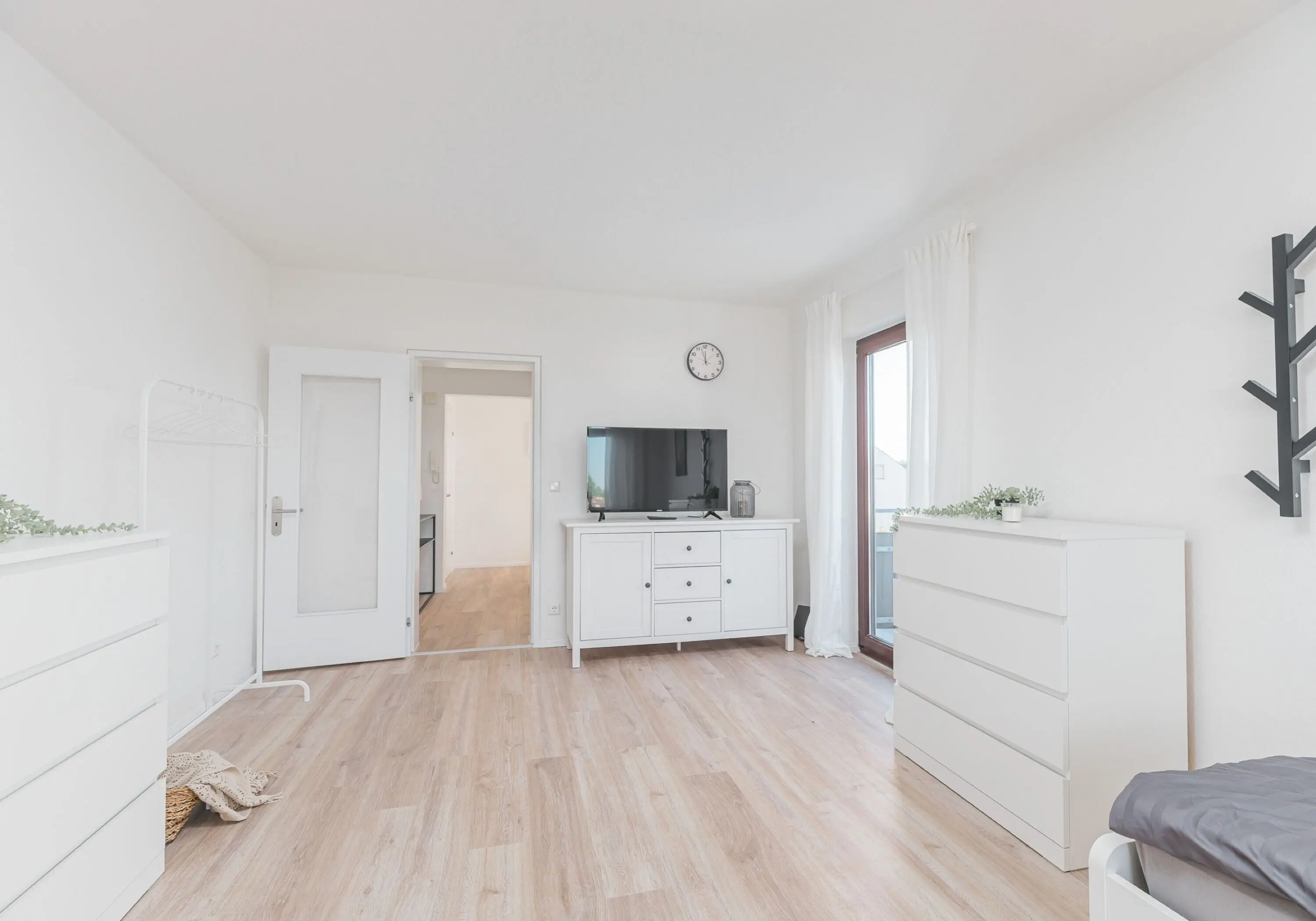 Fewo mit Bad, Küche, WLAN, Waschmaschine, Balkon, TV - Immobilienfoto 3