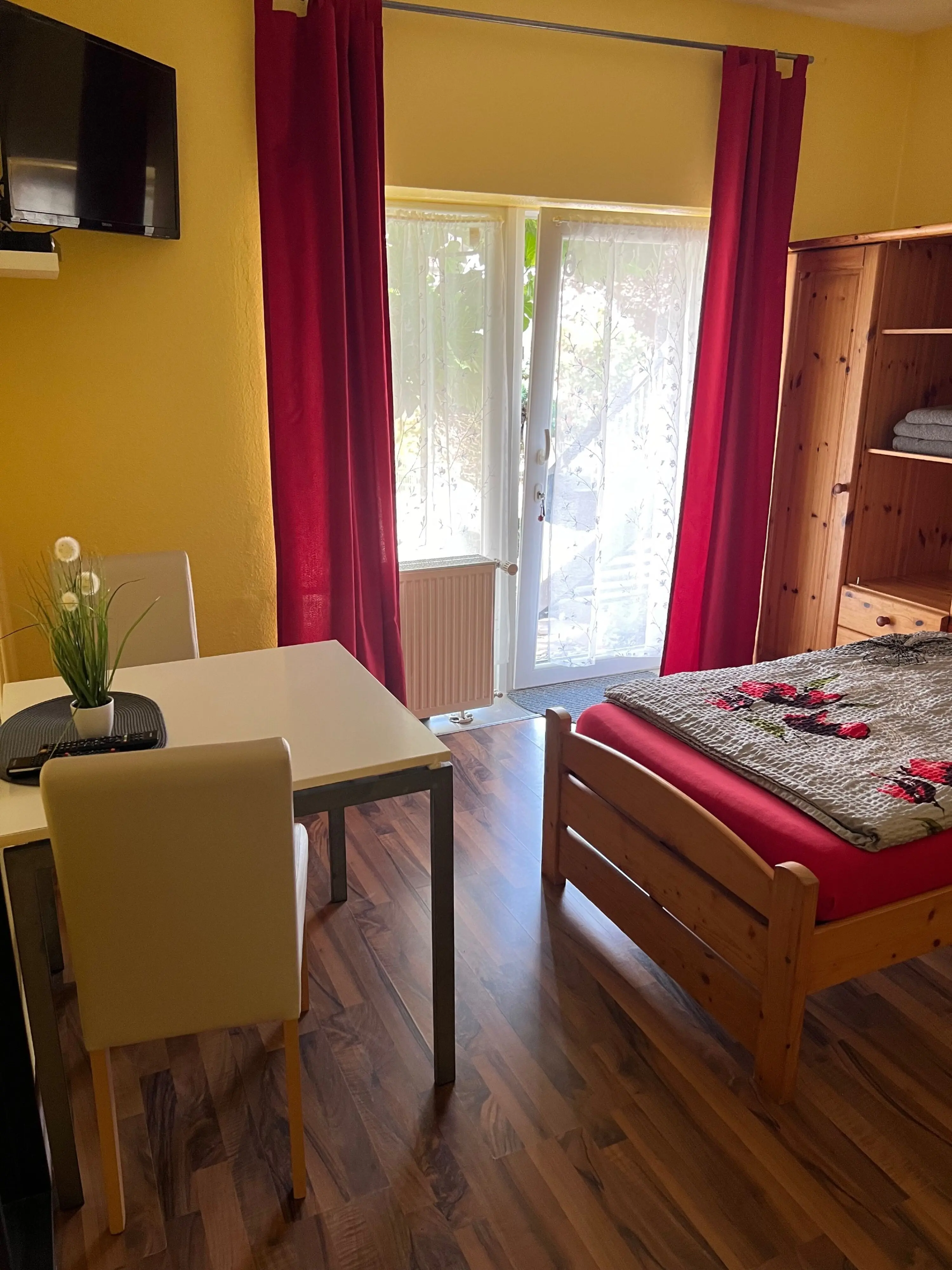 Gemütliche Wohnung in grüner Umgebung mit Wanderrouten - Immobilienfoto 3