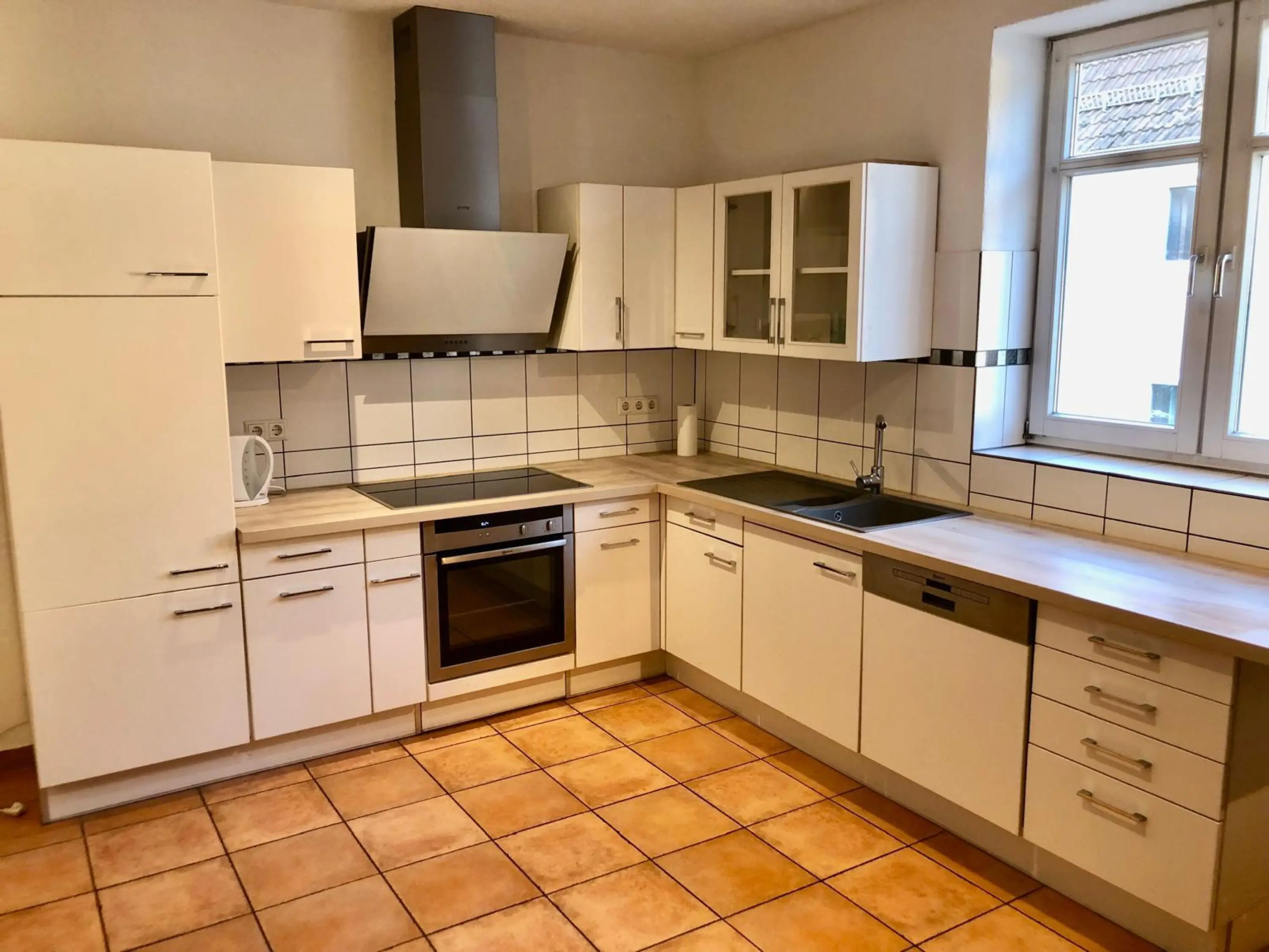 Udobna jedilnica z visokokakovostno opremo - fotografija nepremičnine 2