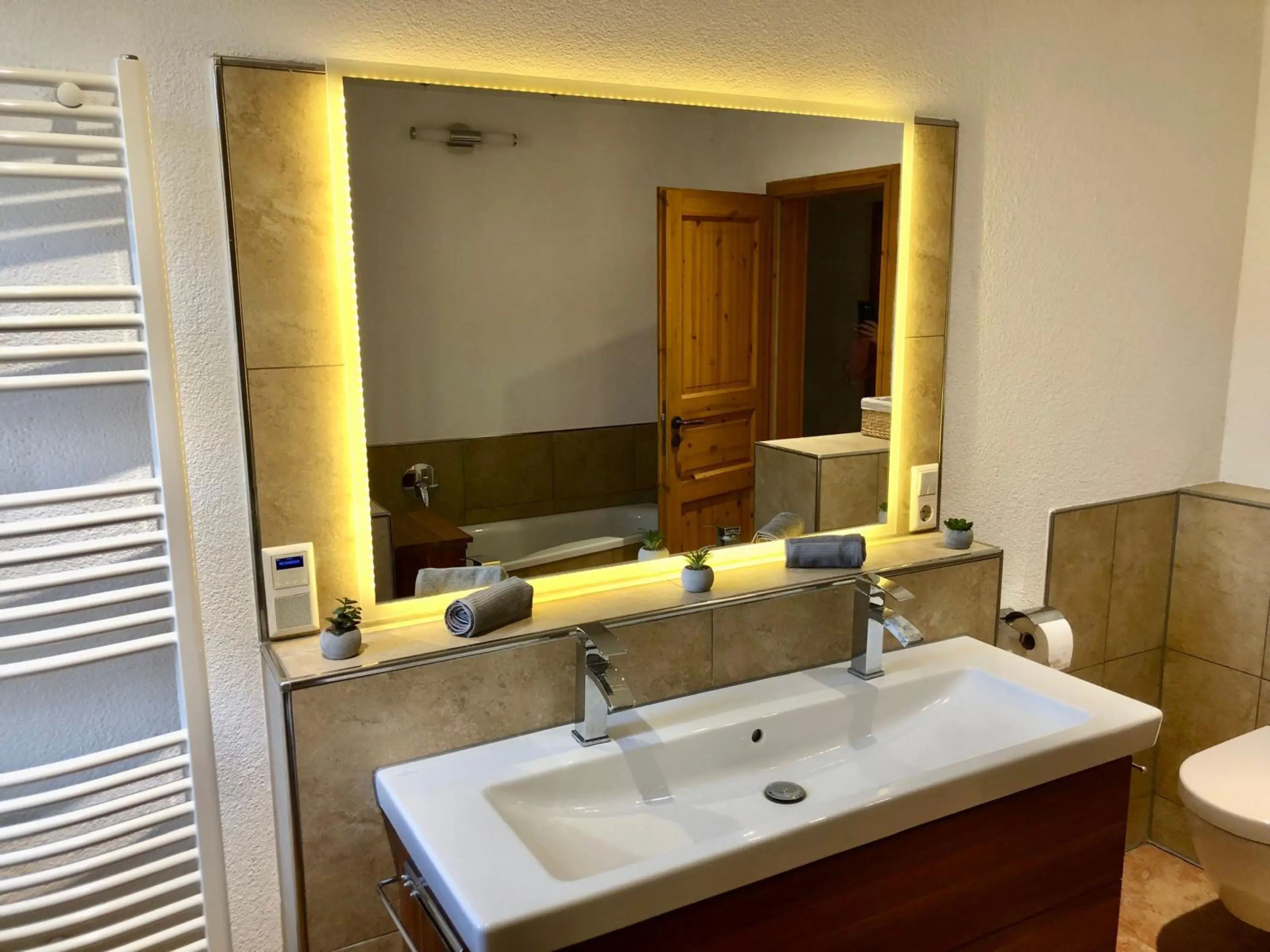 Udobna jedilnica z visokokakovostno opremo - fotografija nepremičnine 5