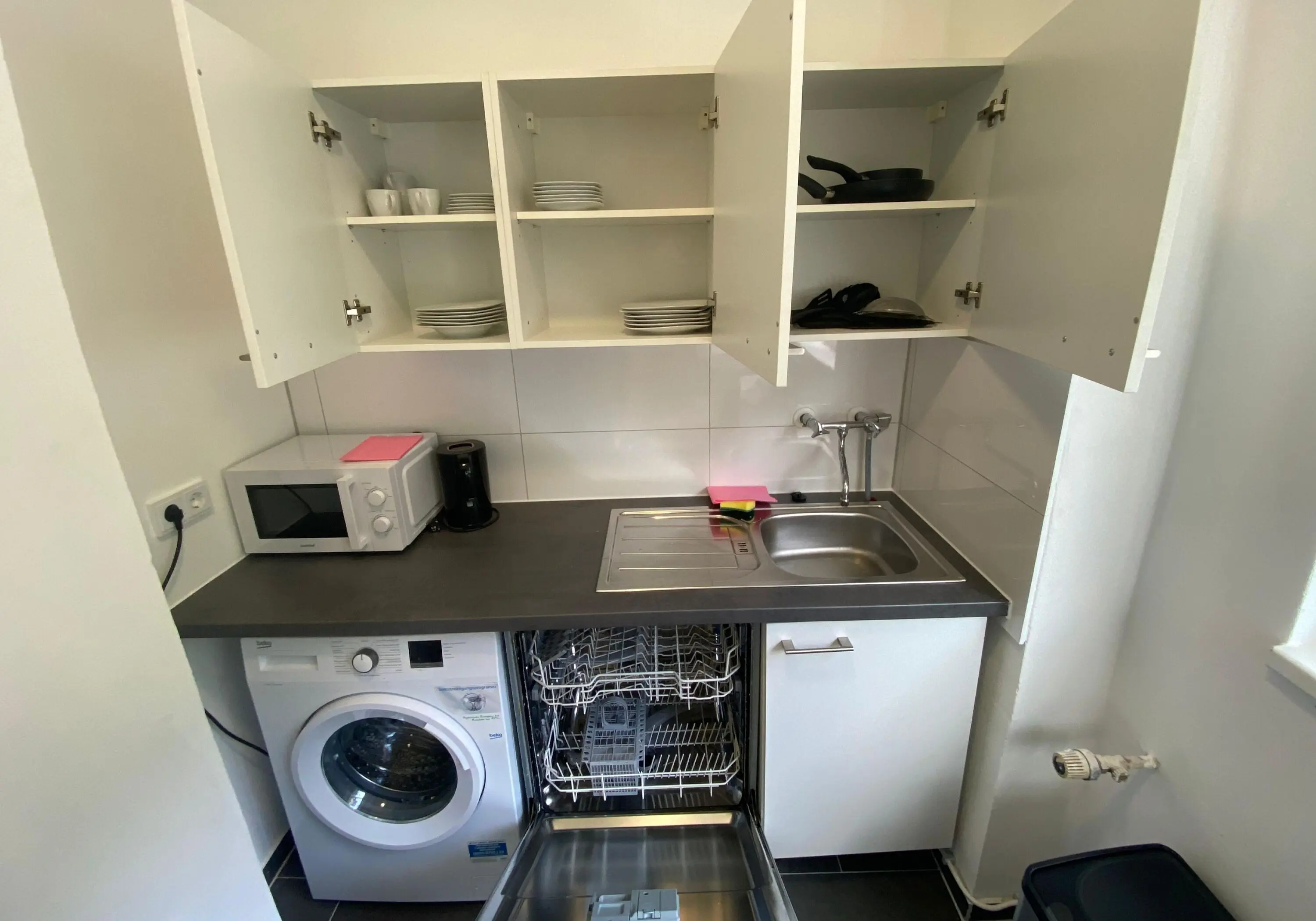 Appartement entièrement équipé jusqu'à 5 personnes, avec Internet, lave-linge et cuisine et salle de bain privée - photo de propriété 4