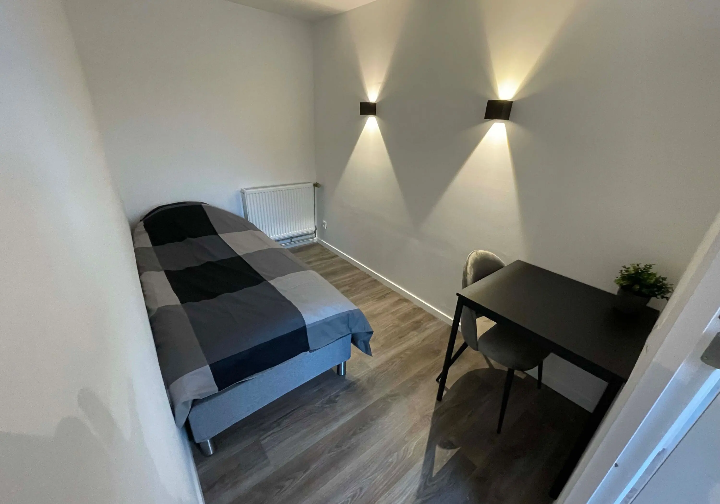 Apartamentet Monteur për 4 deri 25 vetë. Dhoma të vetme dhe të dyfishta. Shumë vende parkimi. - fotografia e pronës 3